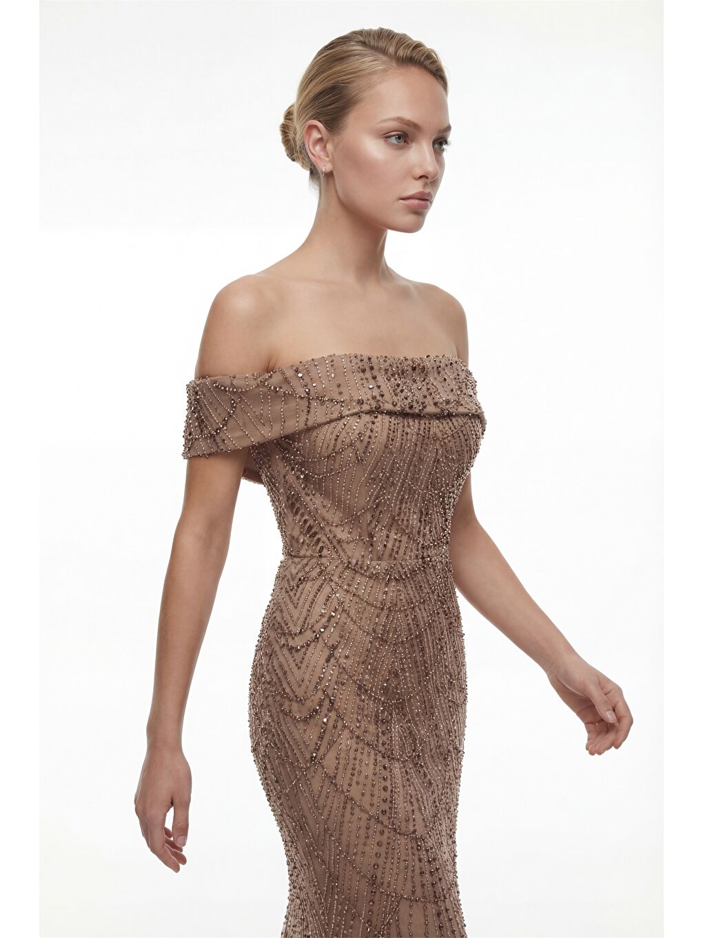 Bej Kadın Vizon Kayık Yaka Boncuklu Uzun Abiye Elbise-3
