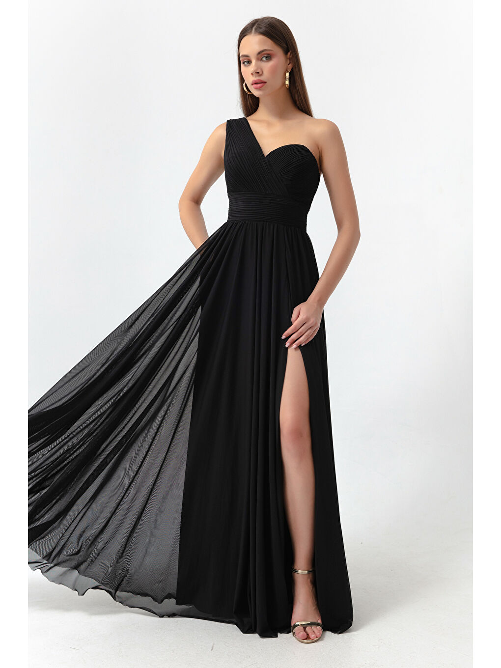Kadın Siyah Tek Omuz Yırtmaçlı Uzun Abiye Elbise-2