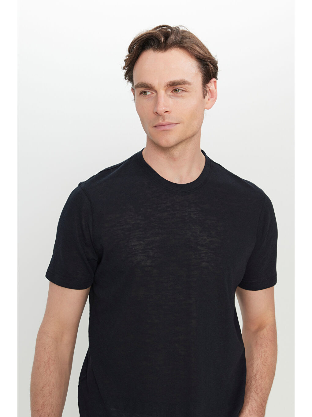 Erkek Siyah Pamuklu Slim Fit Dar Kesim Bisiklet Yaka Tişört-3