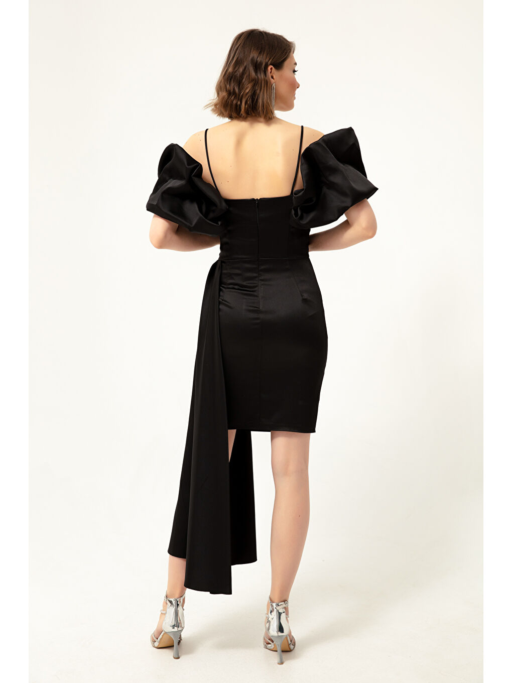 Kadın Siyah İnce Askılı Kuyruklu Abiye Elbise-4