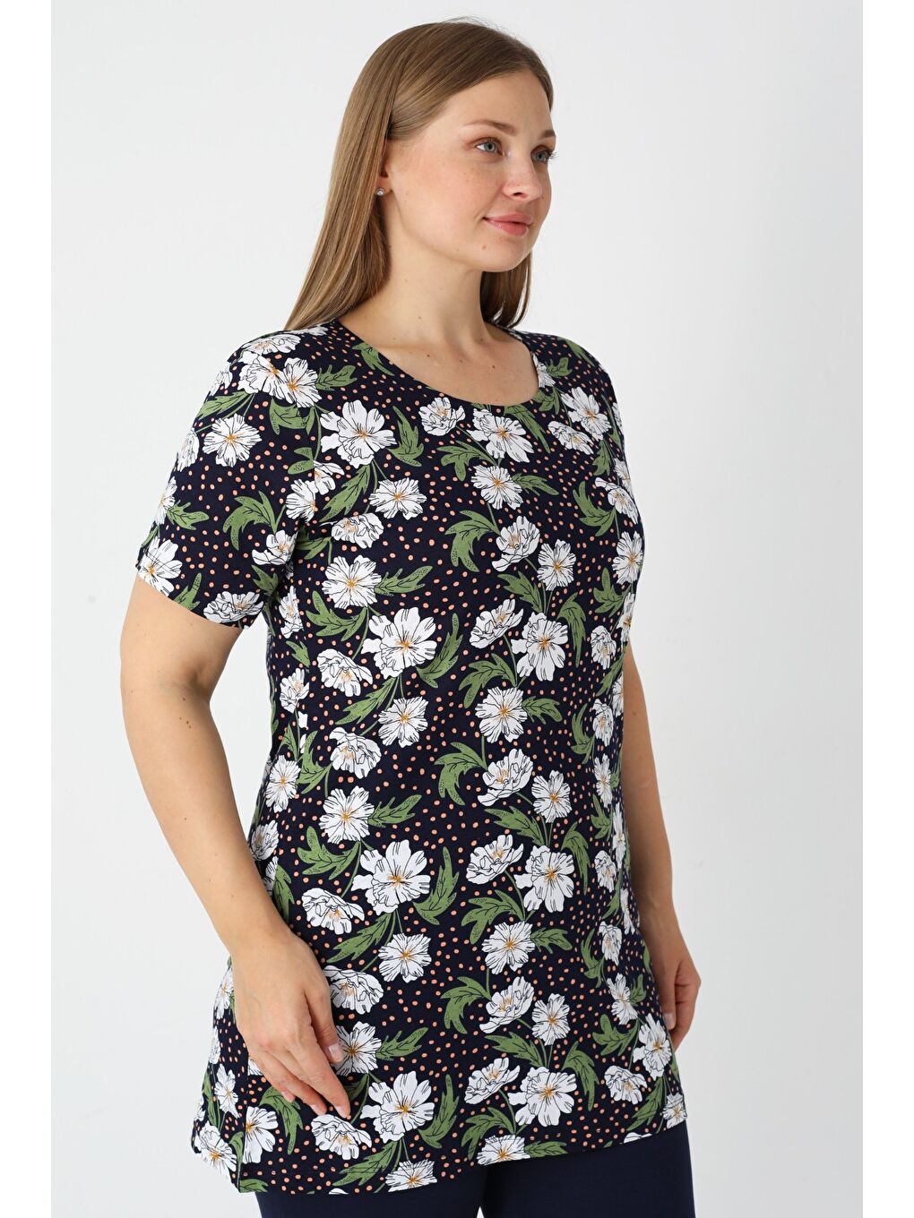 Siyah Haki Desenli Kısa Kollu Kadın Büyük Beden Pamuklu T-shirt-1