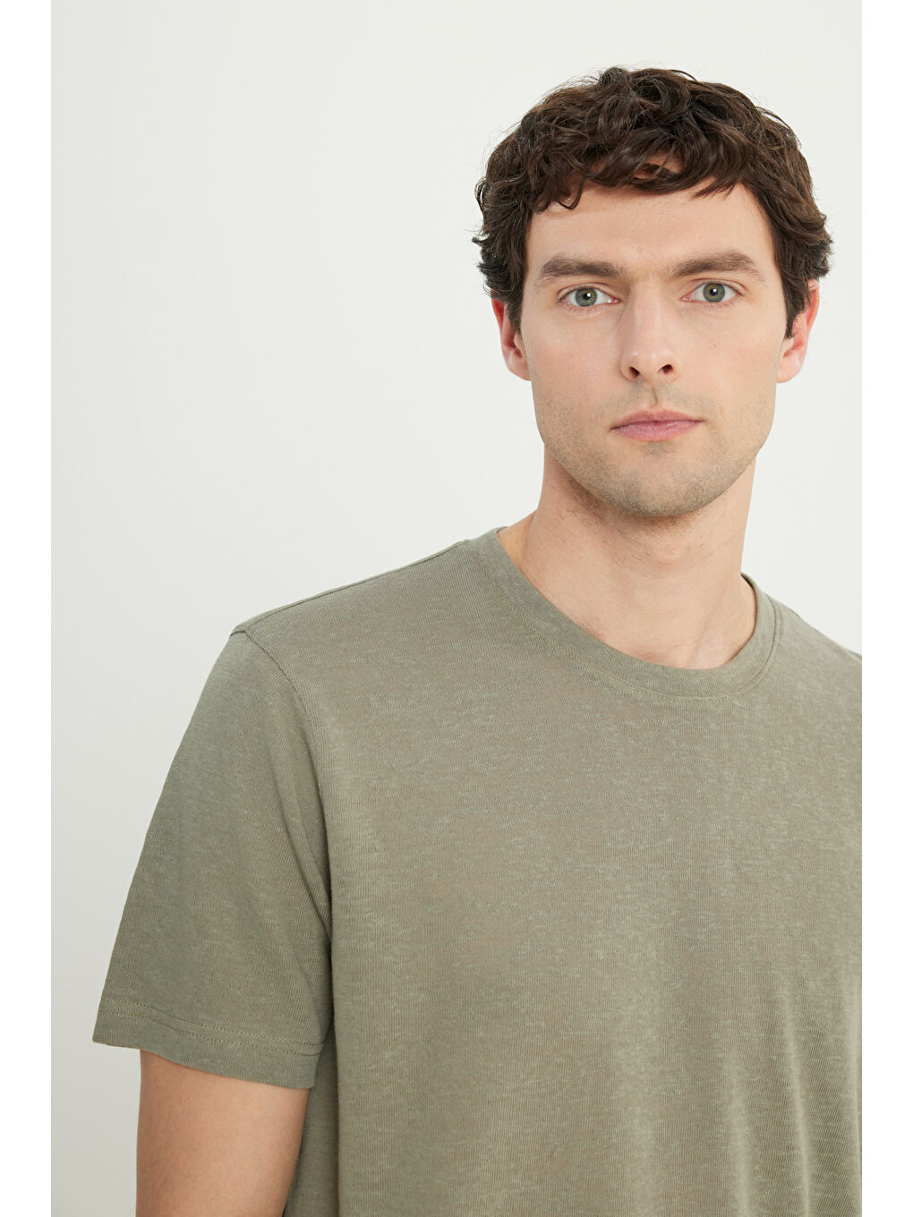 Erkek Haki Pamuklu Slim Fit Dar Kesim Bisiklet Yaka Tişört-3