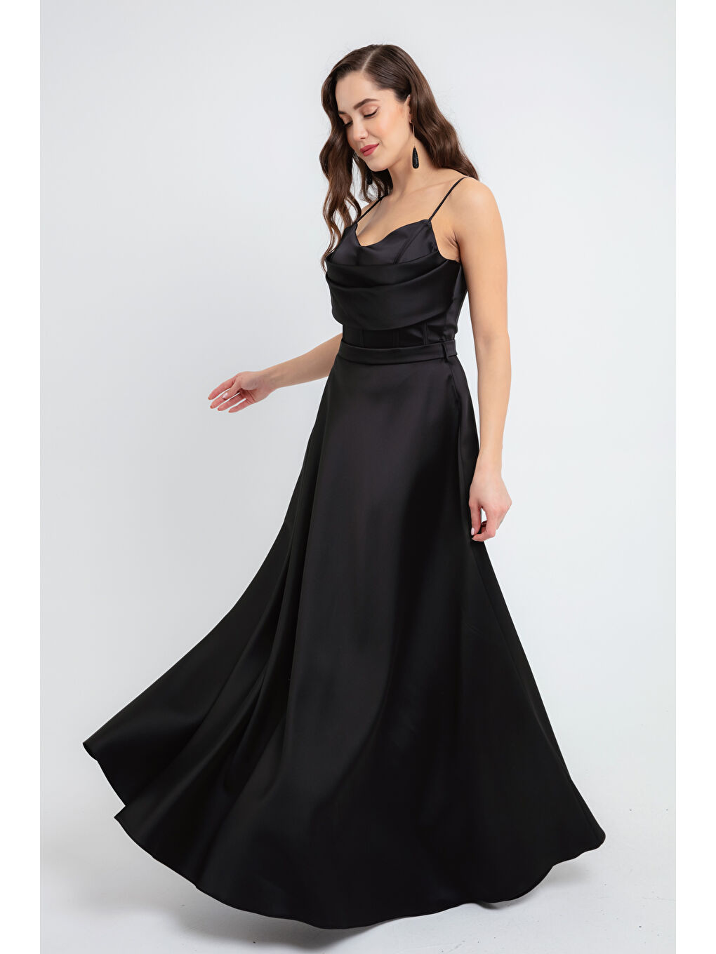 Kadın Siyah Askılı Midi Saten Abiye Elbise