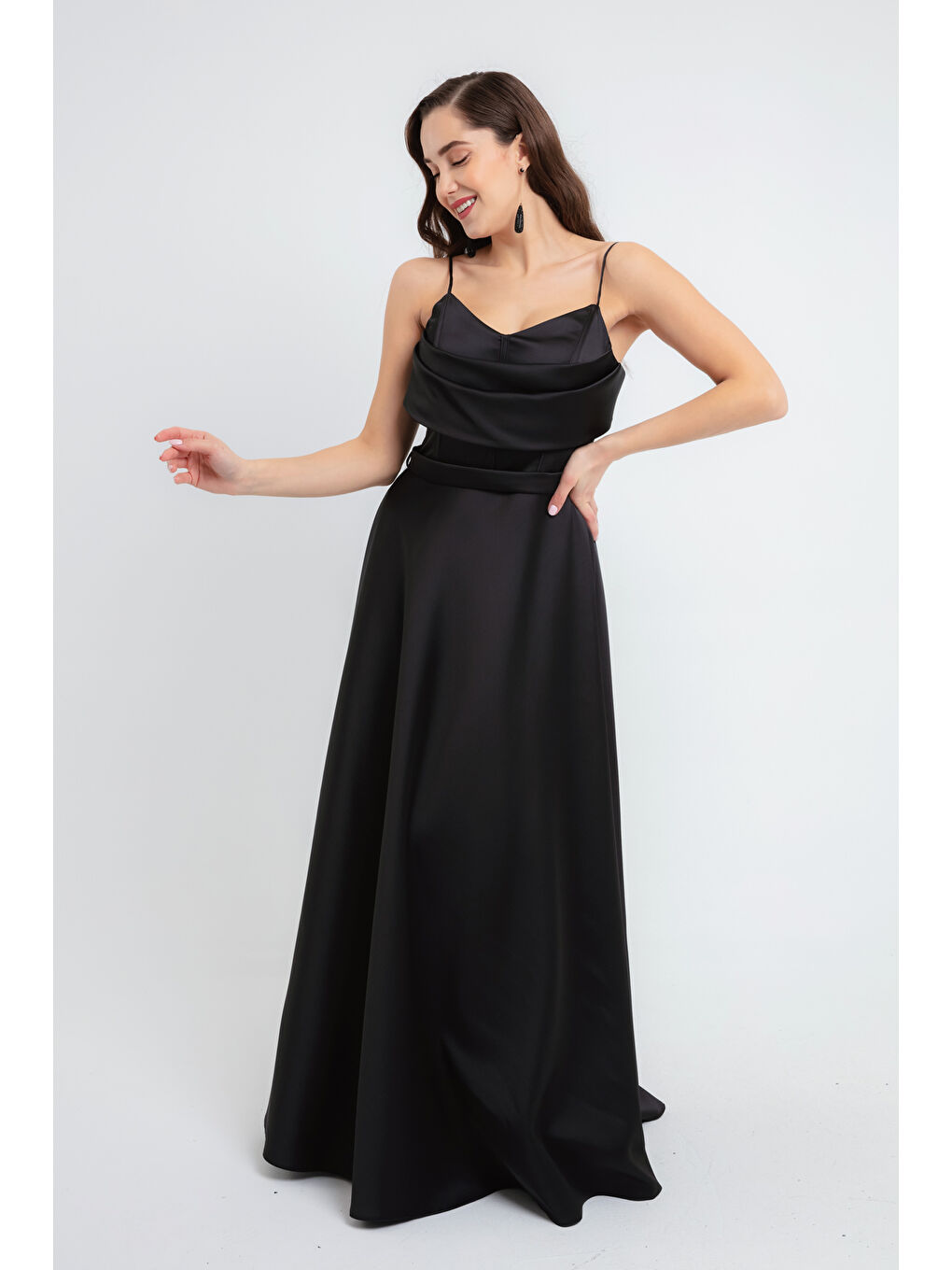 Kadın Siyah Askılı Midi Saten Abiye Elbise-1