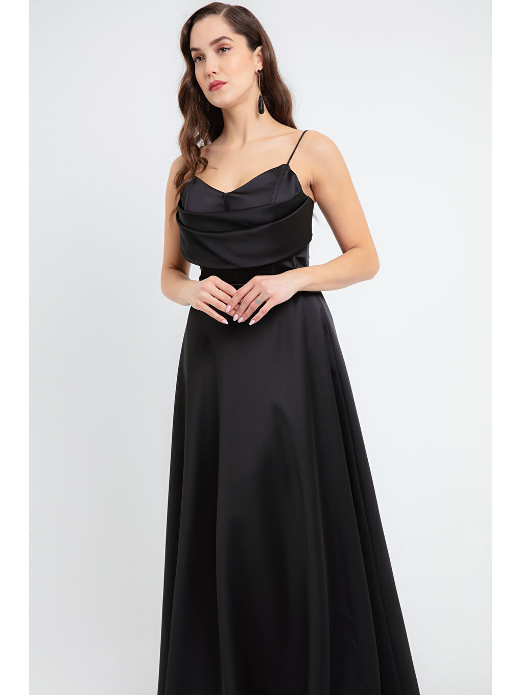 Kadın Siyah Askılı Midi Saten Abiye Elbise-2