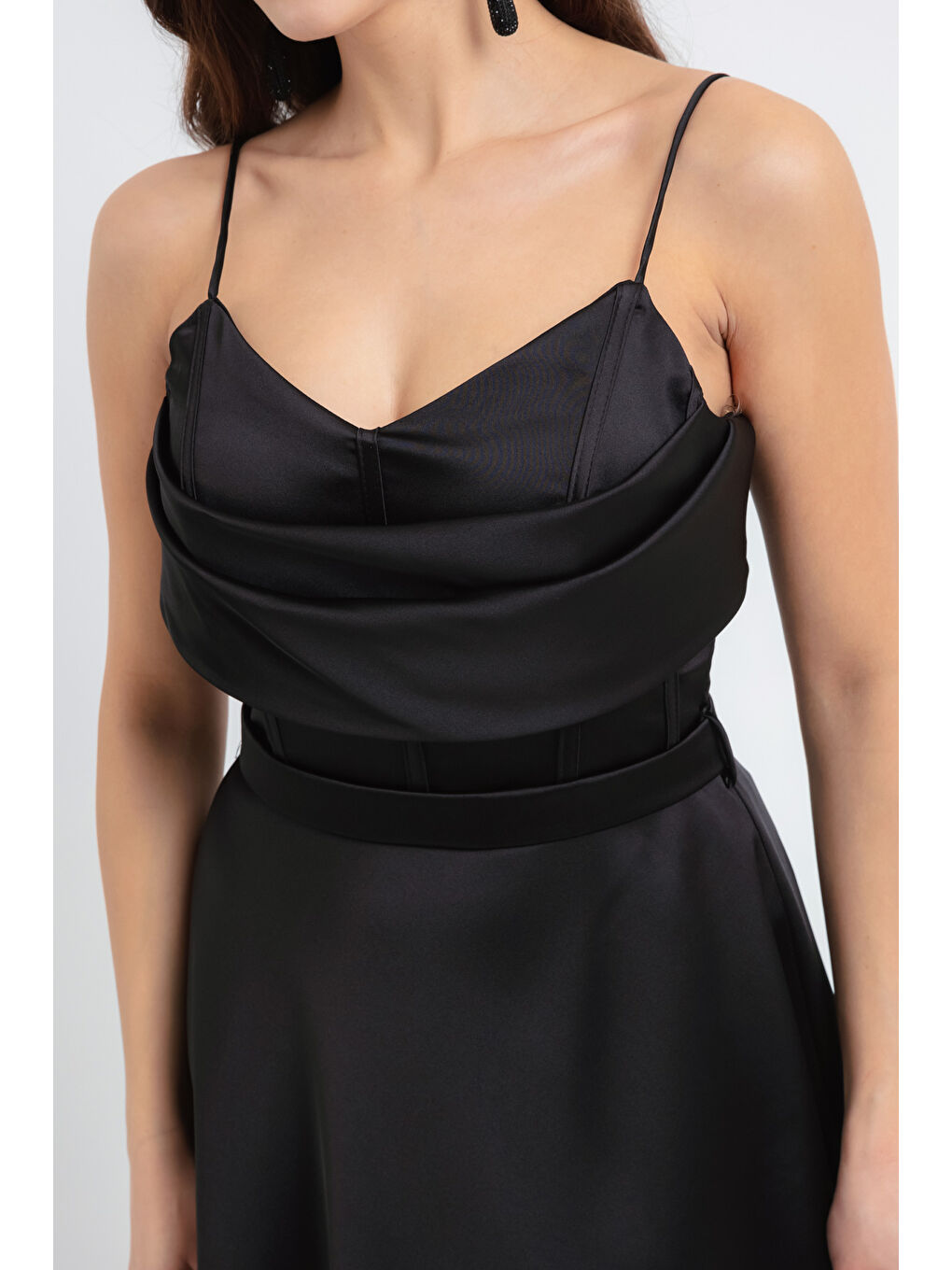 Kadın Siyah Askılı Midi Saten Abiye Elbise-3