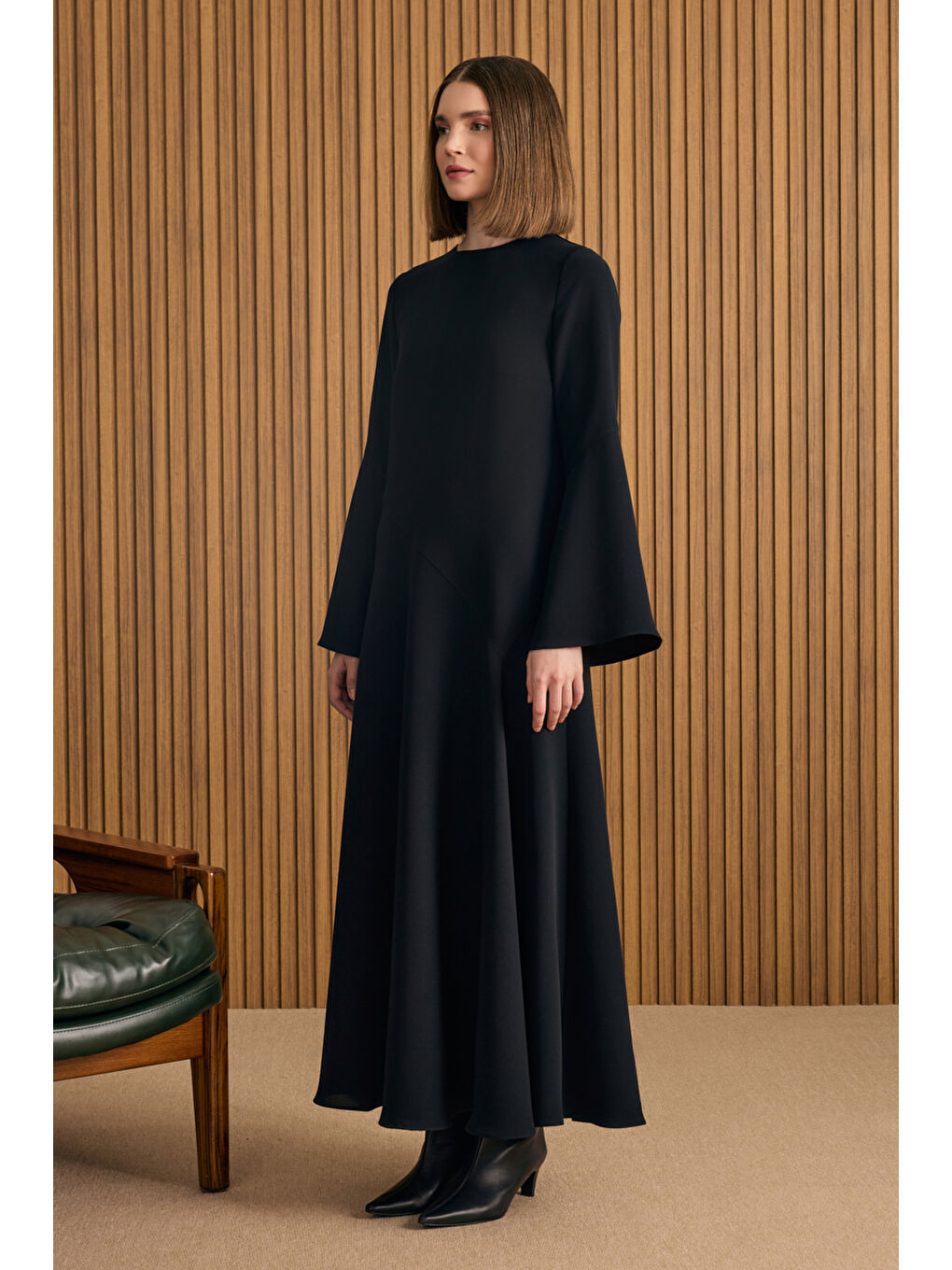 Siyah Kup Detaylı Eteği Godeli Elbise-3