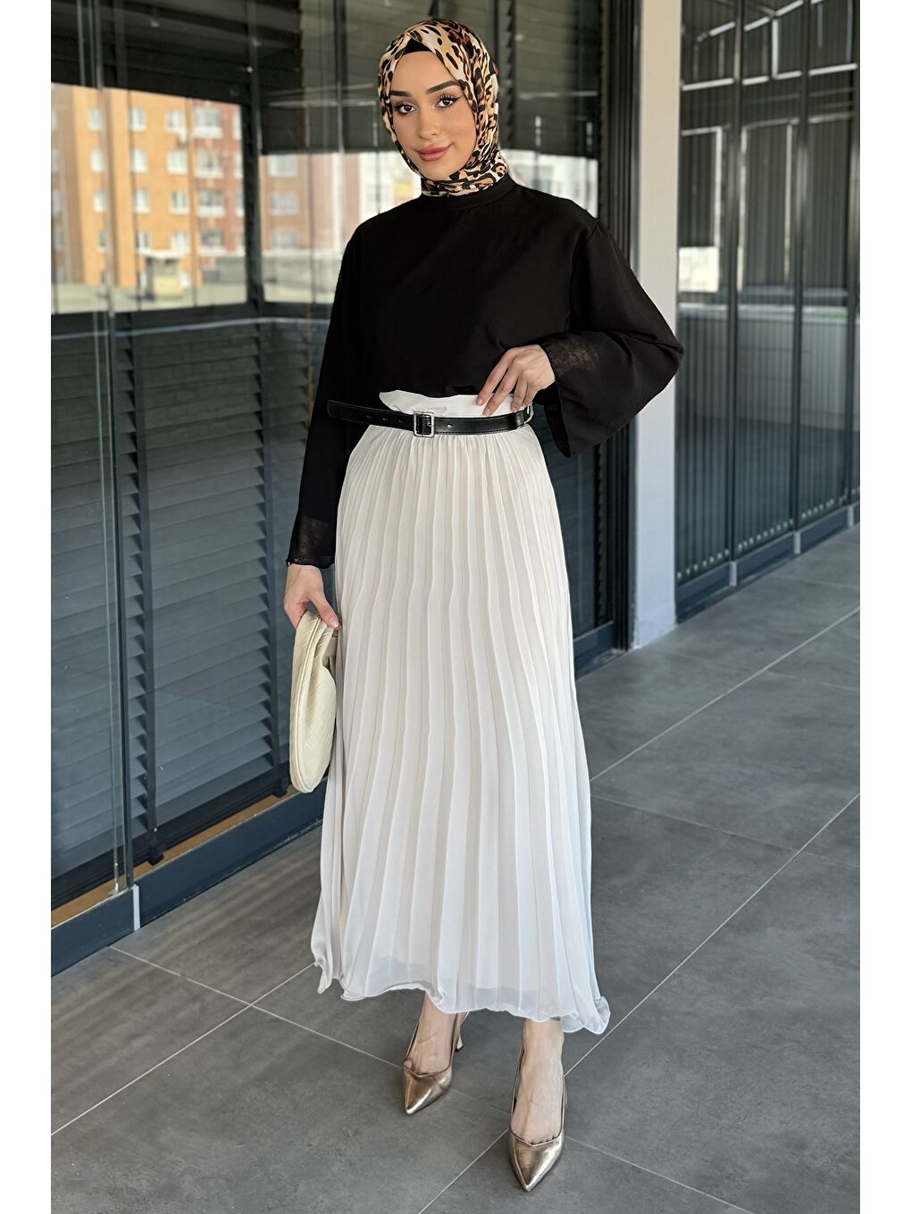 Bej Kemerli Piliseli Tesettür Şifon Etek