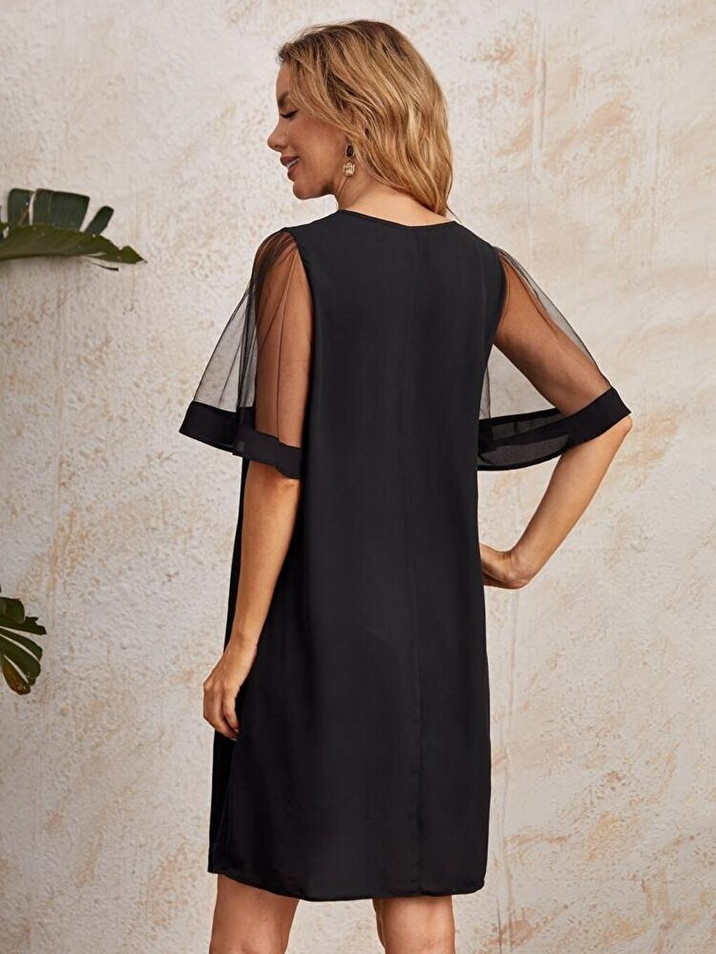 Siyah Kadın Tüllü Kısa Kollu V Yaka Krep Elbise-3