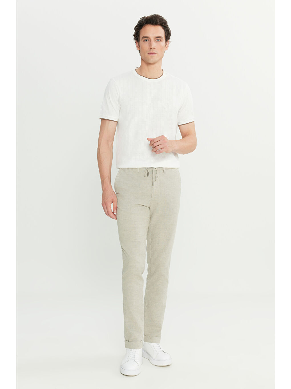 Erkek Açık Gri Pamuklu Slim Fit Dar Kesim Beli Bağlamalı Yan Cepli Esnek Pantolon-1