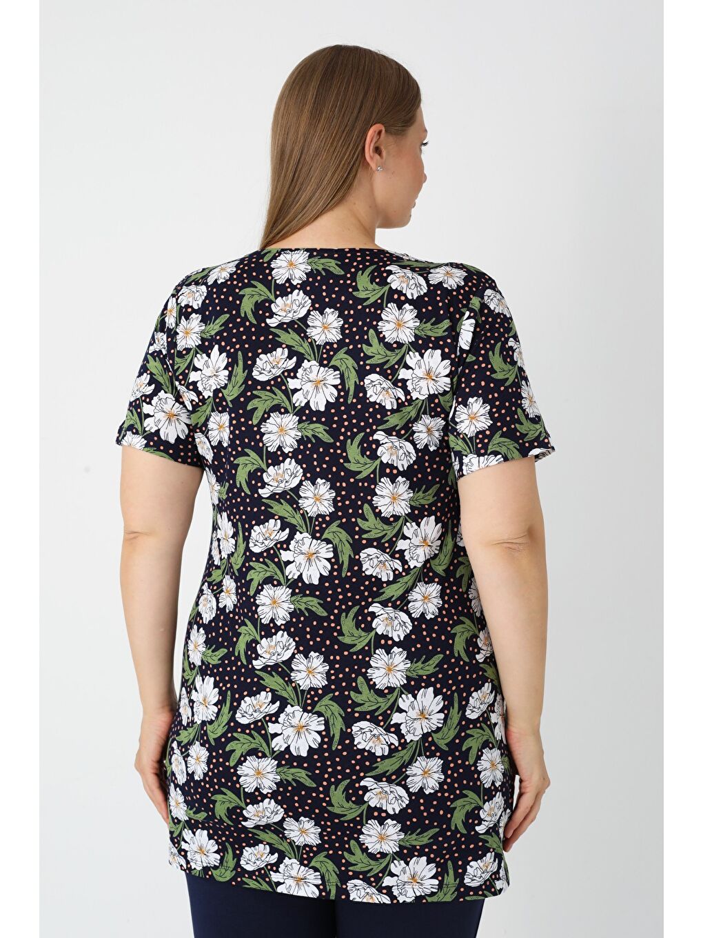 Siyah Haki Desenli Kısa Kollu Kadın Büyük Beden Pamuklu T-shirt-4