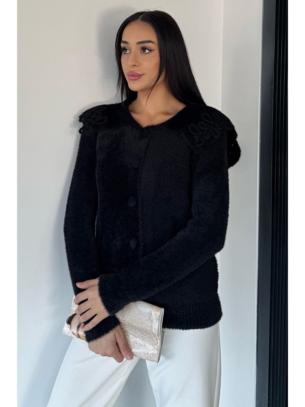 Siyah Kadın Yaka Detaylı Yumoş İplik Triko Ceket-1