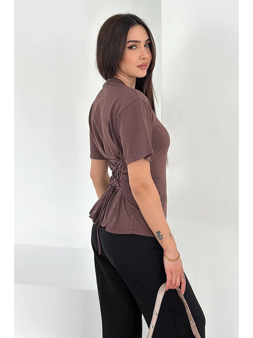 Bağlama Detaylı Kısa Kollu Tişört Kahverengi-3