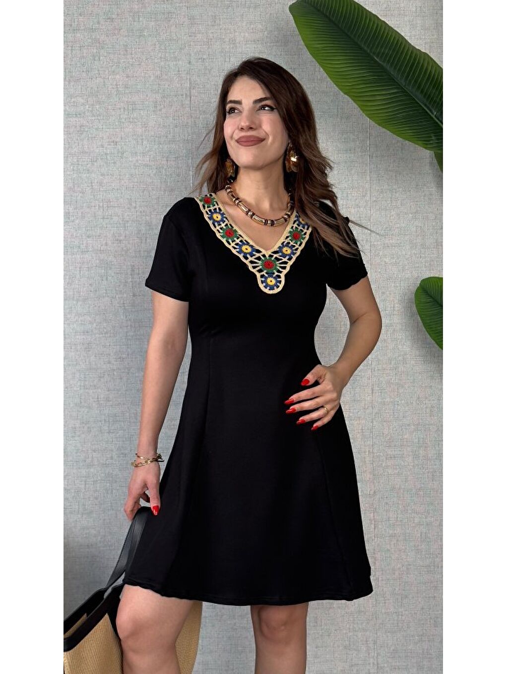 Siyah Kadın Penye Kumaş Çiçek Desenli Nakışlı Elbise