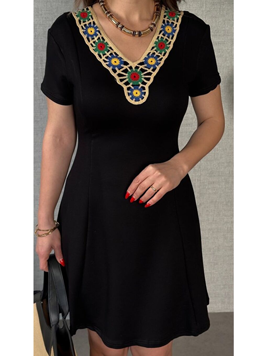 Siyah Kadın Penye Kumaş Çiçek Desenli Nakışlı Elbise-2