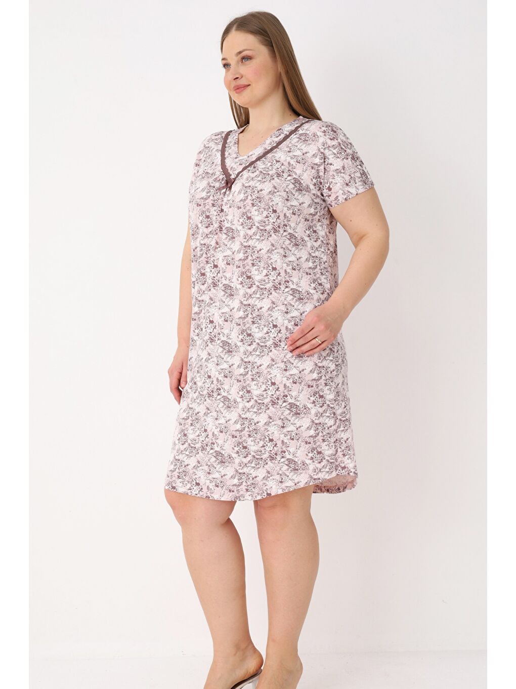 Pembe Desenli Dantel Detaylı Elastanlı Kısa Kollu V Yaka Kadın Büyük Beden Gecelik-1