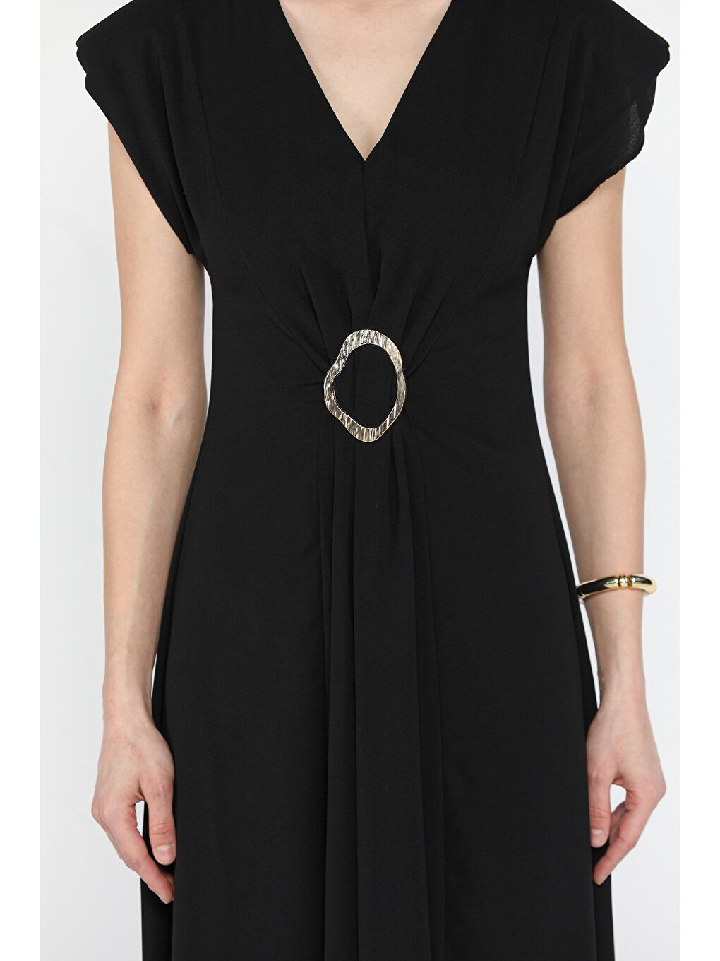 Siyah V Yaka Vatkalı Toka Detaylı Kadın Elbise-3