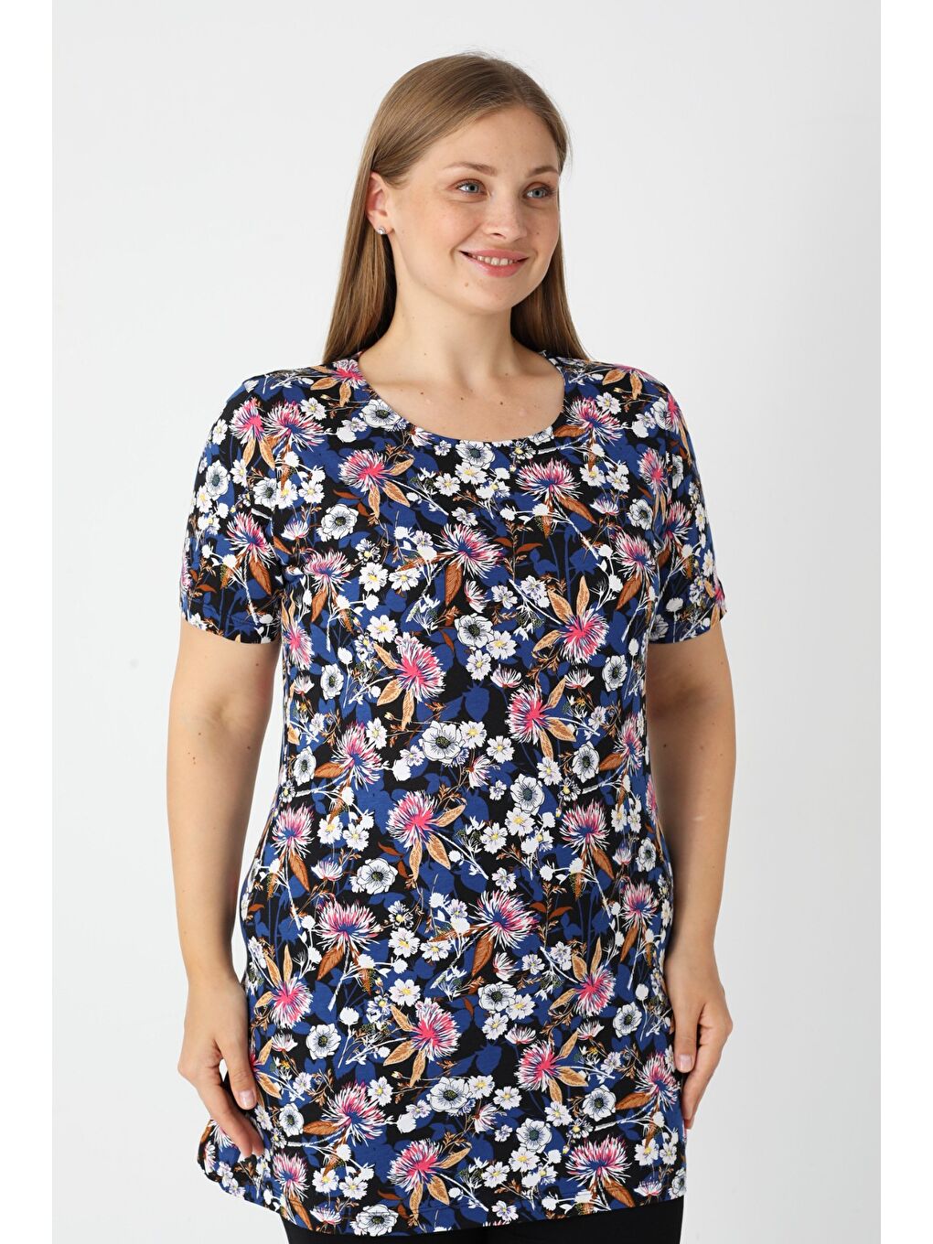 Siyah Kadın Büyük Beden Pamuklu Desenli Kısa Kollu T-Shirt-1