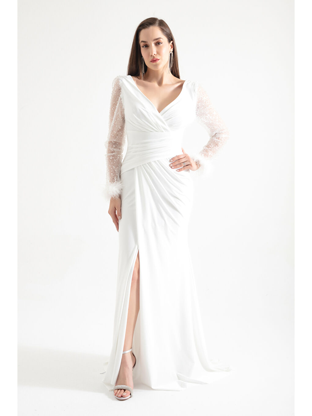 Kadın Beyaz V Yaka Kolları Taşlı Yırtmaçlı Uzun Abiye Elbise