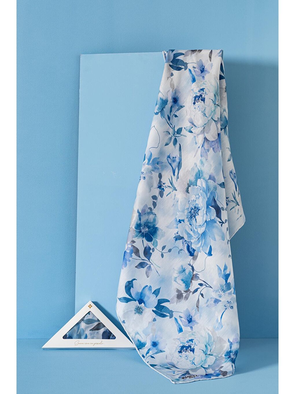 İndigo Kadın Çiçek Desenli Ephedra Soft Eşarp