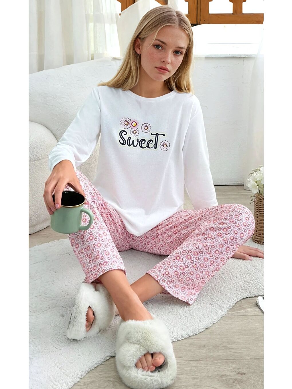 Beyaz Sweet Daisy Çiçek Desenli Kadın Pijama Takımı