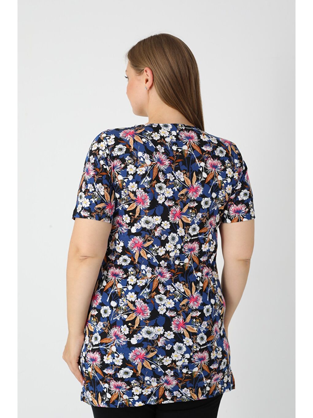 Siyah Kadın Büyük Beden Pamuklu Desenli Kısa Kollu T-Shirt-3