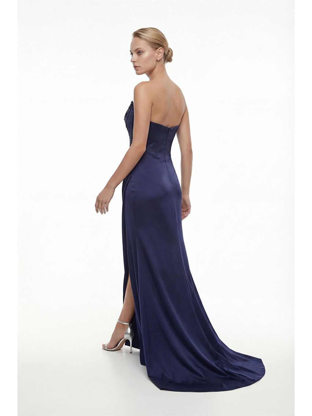 Kadın Lacivert Dar Kalıp Straplez Yaka Taşlı Uzun Saten Abiye Elbise-5
