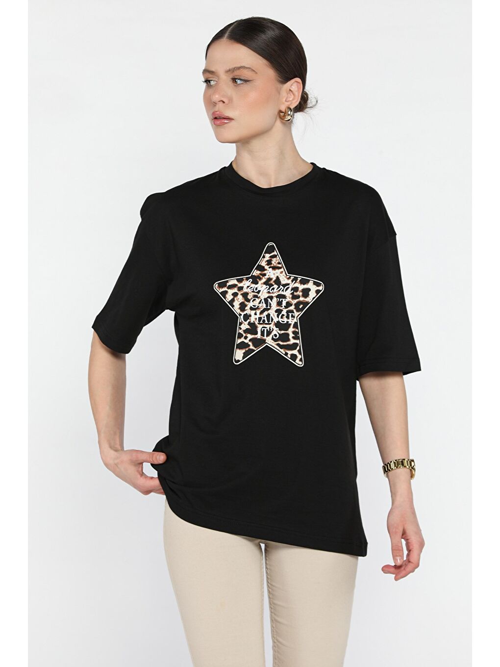 Siyah Kadın Bisiklet Yaka Leopar Baskı Detaylı Tişört-1