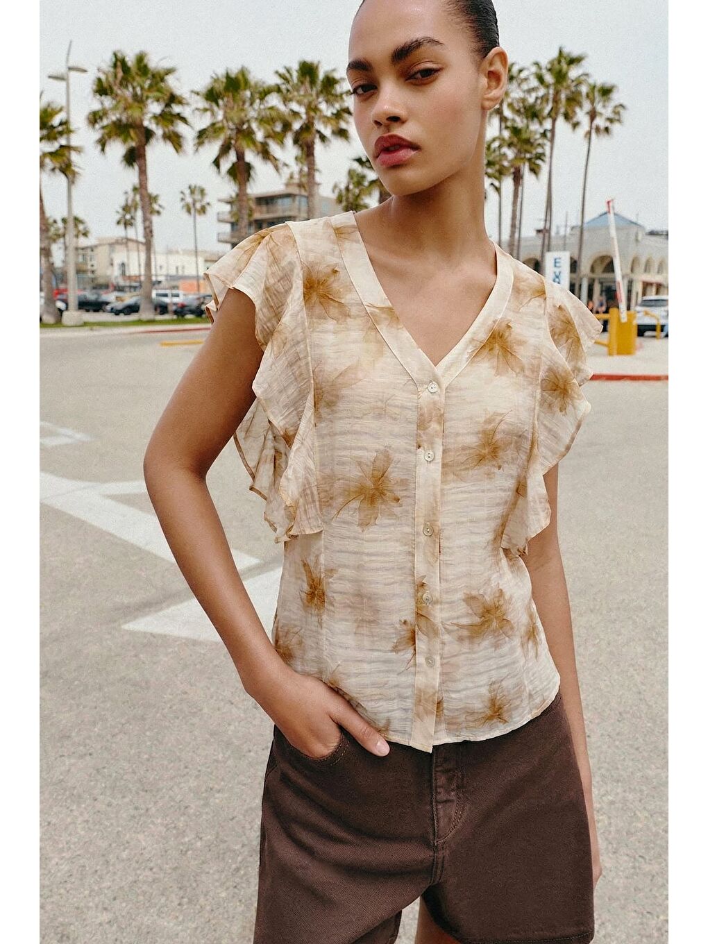 Kahverengi Fırfır Detaylı Gömlek - Kahve-1