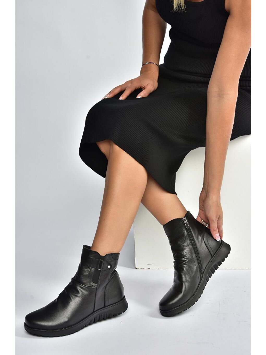Siyah Kadın Bot V324501703