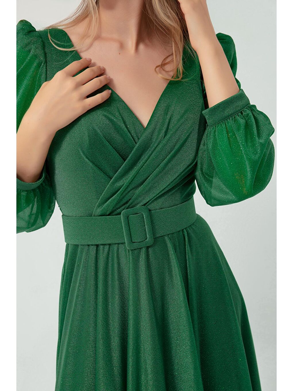 Kadın Zümrüt Yeşili Kruvaze Yaka Simli Uzun Kloş Abiye Elbise-3