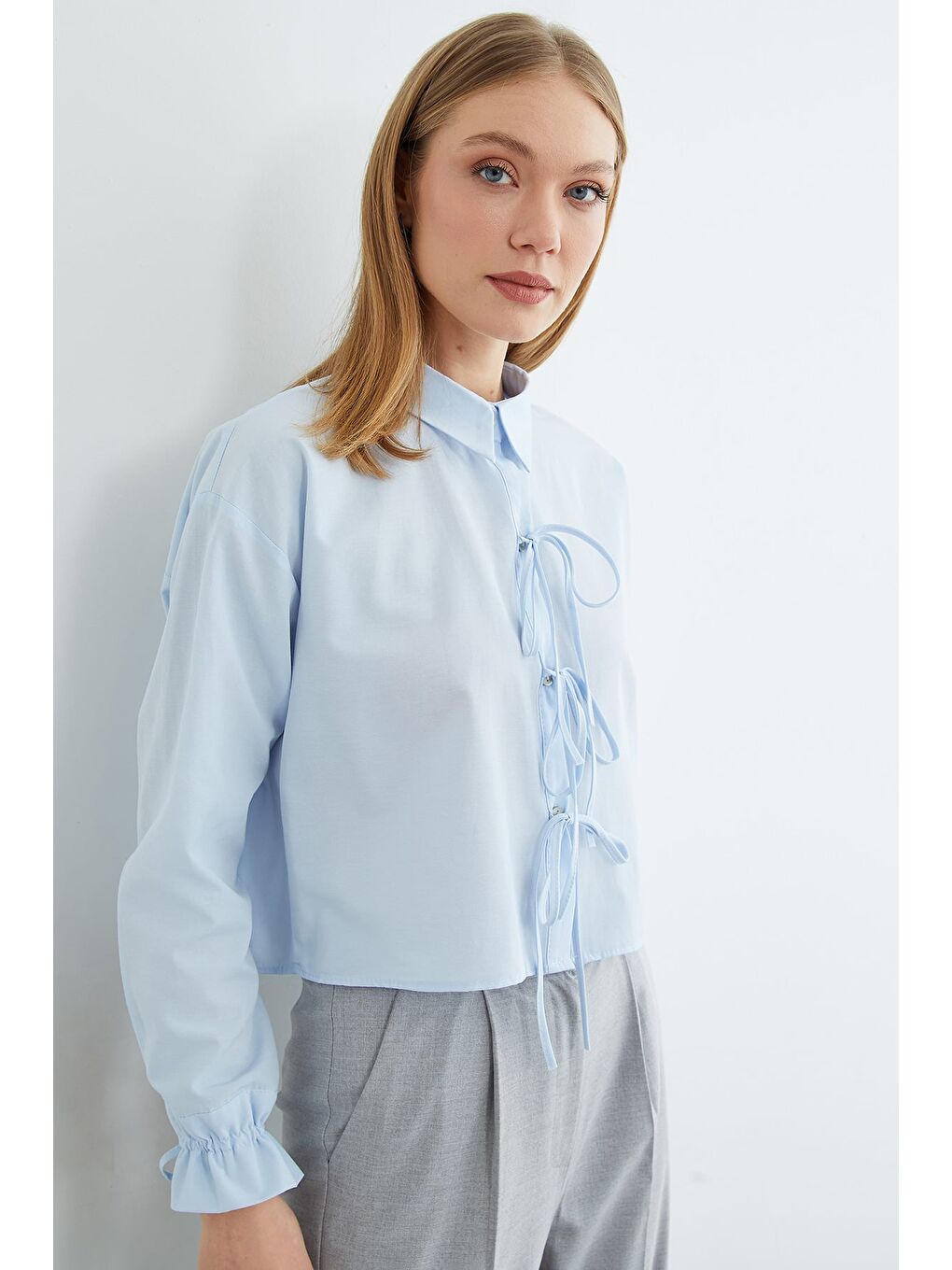 Mavi Önü Bağlamalı Düğmeli Crop Gömlek-3