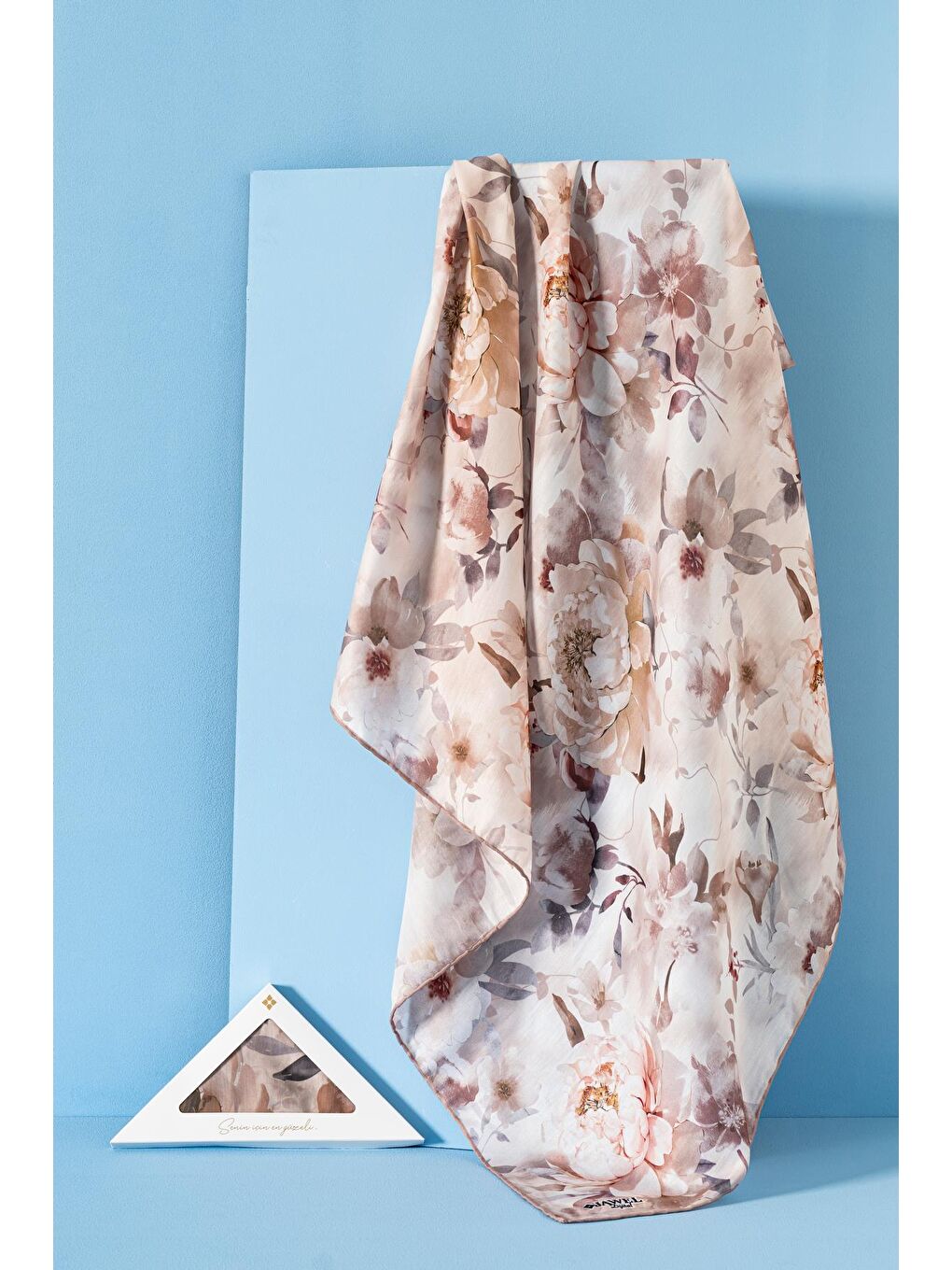 Bej Kadın Çiçek Desenli Ephedra Soft Eşarp