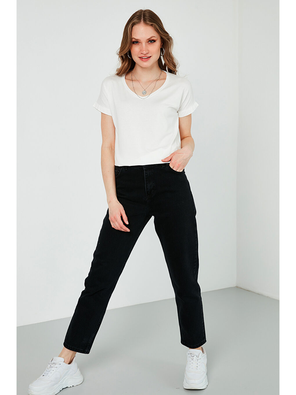 Ekru V Yaka Relaxed Fit Yırtmaç Detaylı 2'li Paket Bluz 5862000S2-3