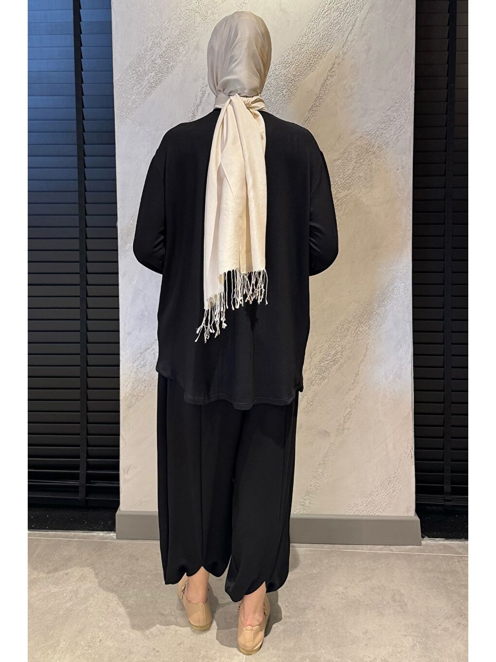 Siyah Taş İşlemeli Bisiklet Yaka Tunik Pantolon Tesettür İkili Takım-7