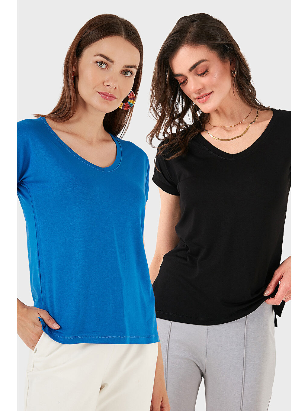 Siyah V Yaka Relaxed Fit Yırtmaç Detaylı 2'li Paket Bluz 5862000S2