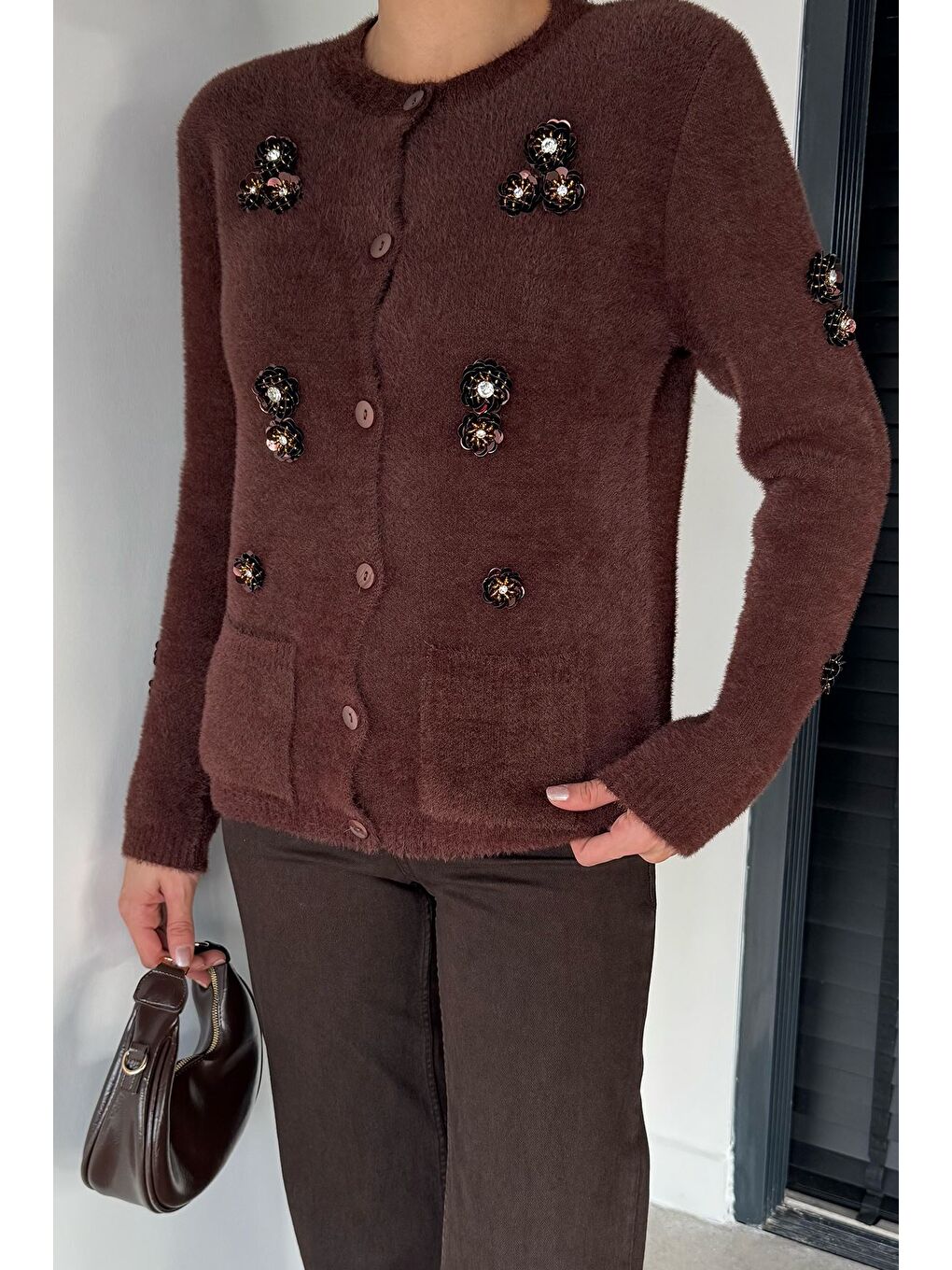 Kahverengi Kadın Pul İşlemeli Yumoş İplik Triko Ceket-2
