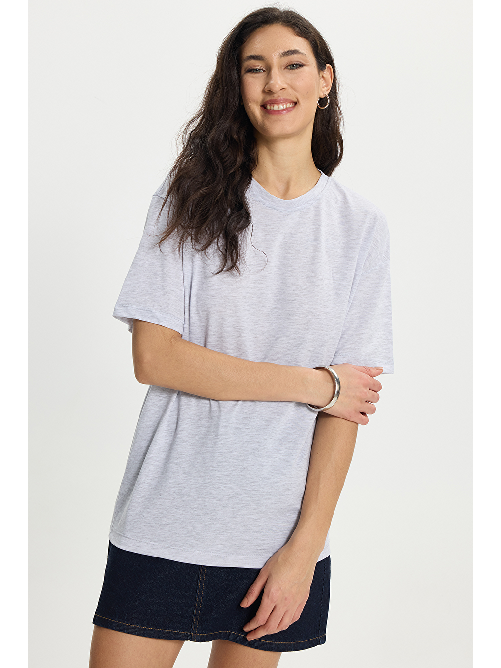 Kadın Slim Fit Dar Kesim %100 Pamuk Kısa Kollu Bisiklet Yaka Açık Gri Tişört-6