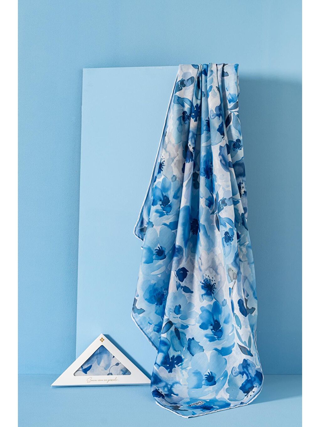 İndigo Kadın Desenli Peonia Soft Eşarp