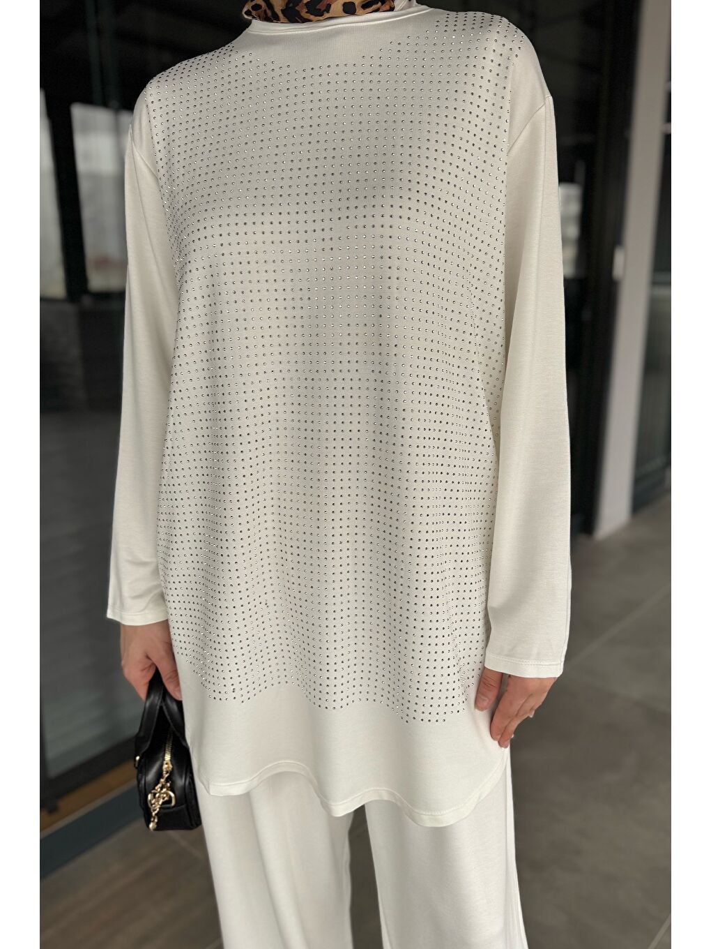 Beyaz Taş İşlemeli Bisiklet Yaka Tunik Pantolon Tesettür İkili Takım-4