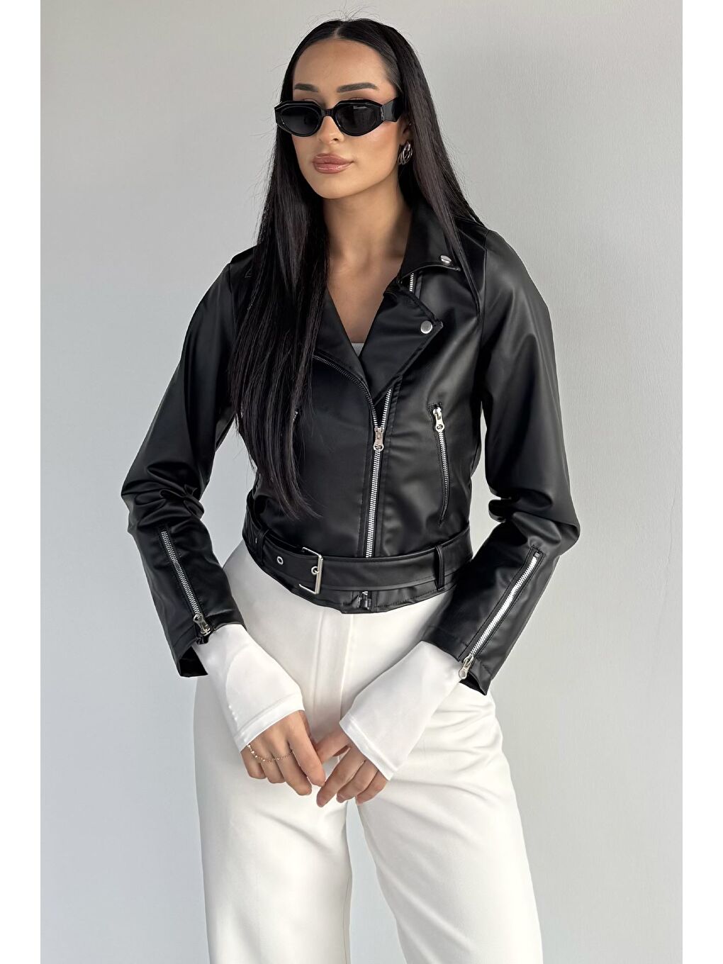 Siyah Kadın Kemer Detaylı Fermuarlı İç Astarlı Suni Deri Ceket-1