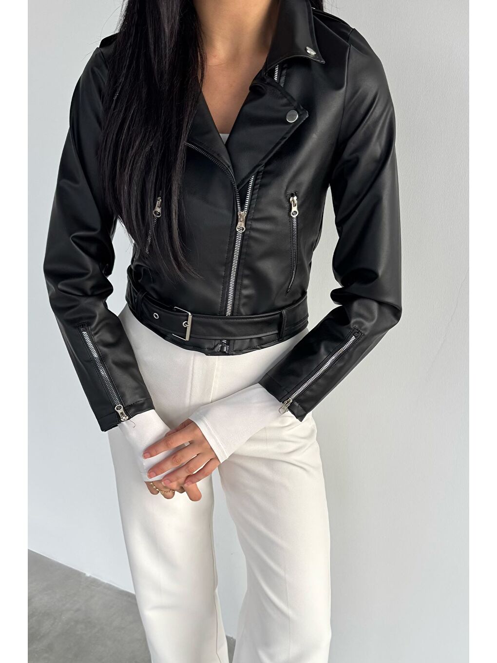 Siyah Kadın Kemer Detaylı Fermuarlı İç Astarlı Suni Deri Ceket-2