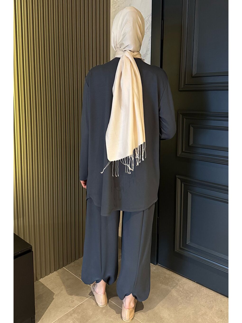 Gri Taş İşlemeli Bisiklet Yaka Tunik Pantolon Tesettür İkili Takım-6