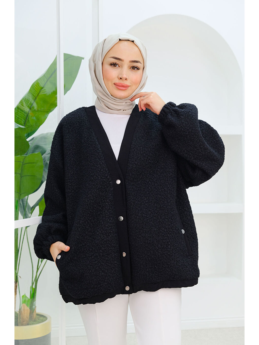 Düğme Detay Buklet Hırka Siyah