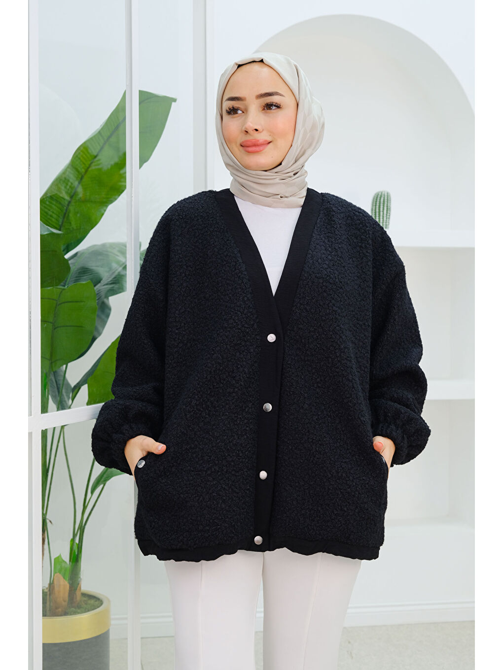 Düğme Detay Buklet Hırka Siyah-1