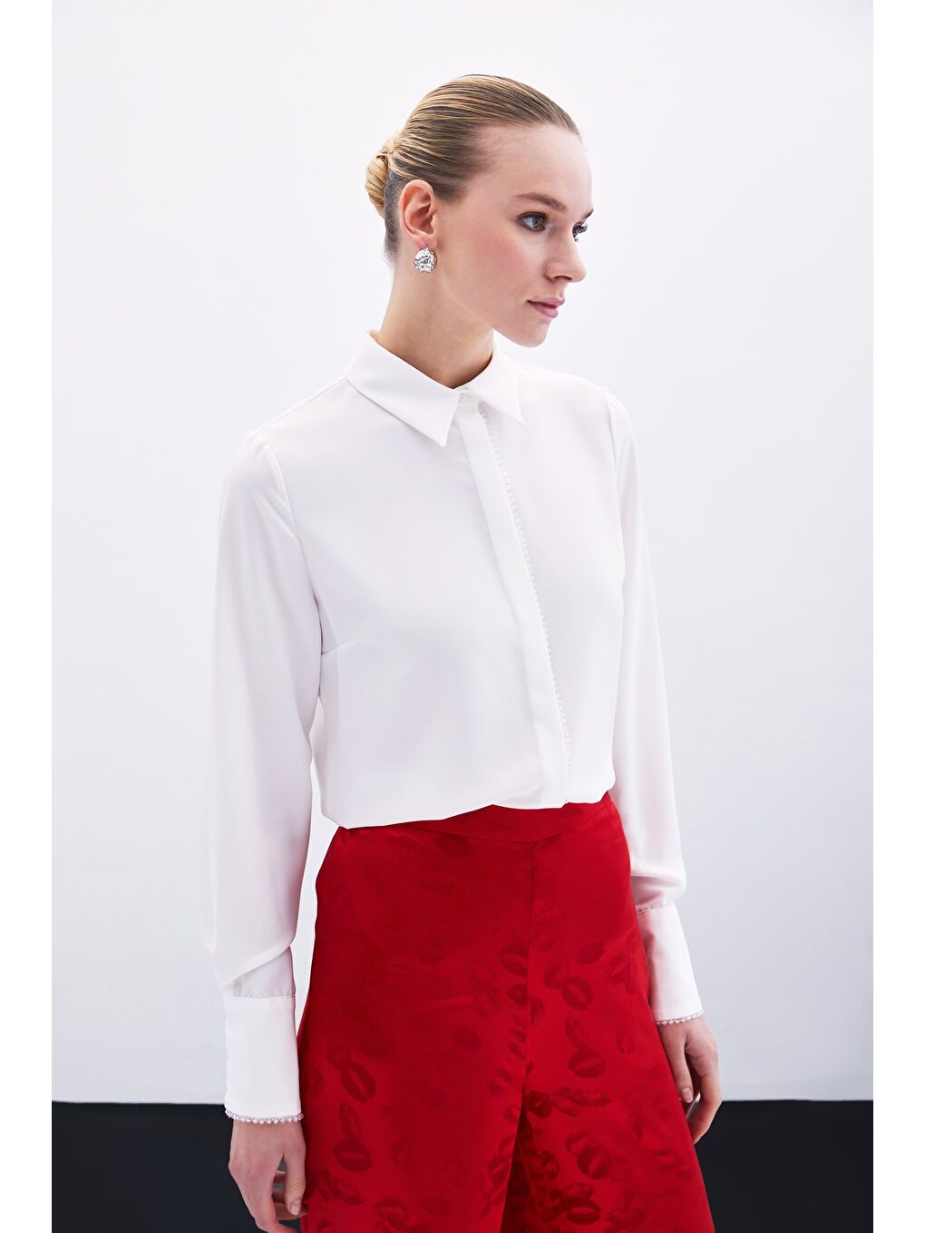 Boncuk Aksesuarlı Gömlek - Ekru-5