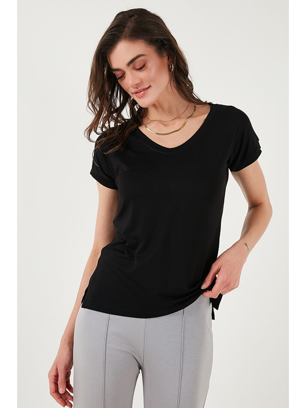 Siyah V Yaka Relaxed Fit Yırtmaç Detaylı 2'li Paket Bluz 5862000S2-2