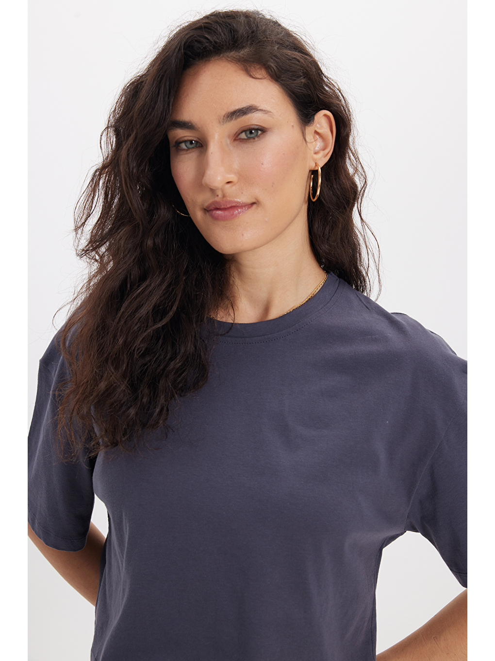 Kadın Slim Fit Dar Kesim %100 Pamuk Kısa Kollu Bisiklet Yaka Gri Crop Tişört-3