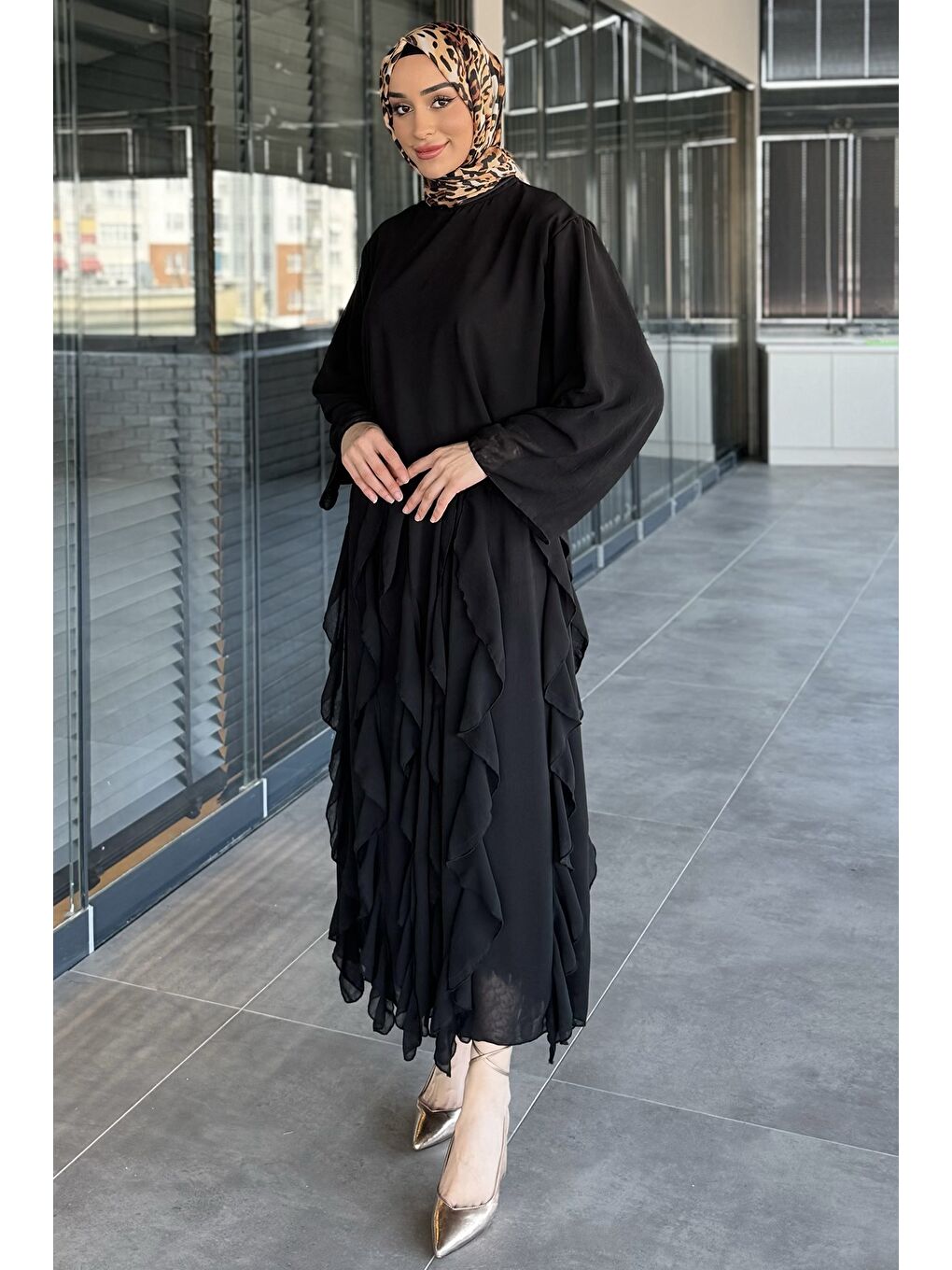 Siyah Astarlı Fırfır Detaylı Şifon Etek Bluz İkili Takım-2