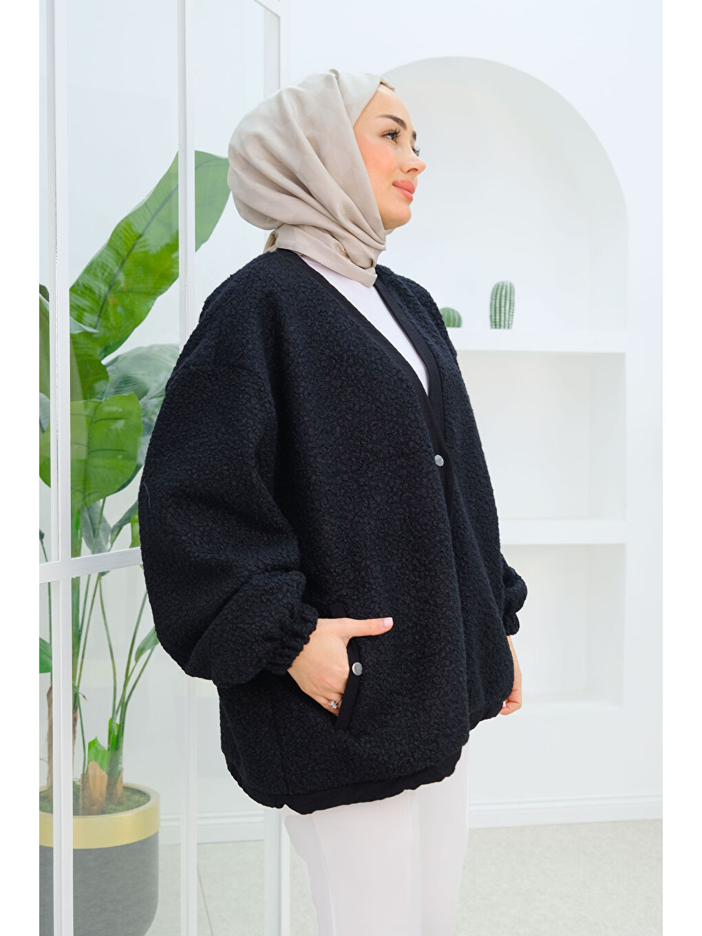 Düğme Detay Buklet Hırka Siyah-3